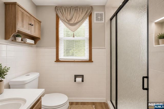 123 Summit Avenue, Elmwood Park, NJ 07407
