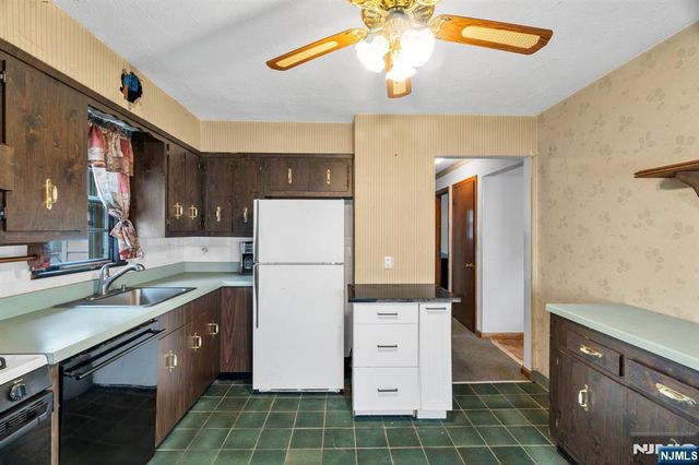 123 Summit Avenue, Elmwood Park, NJ 07407