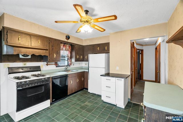 123 Summit Avenue, Elmwood Park, NJ 07407