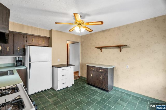 123 Summit Avenue, Elmwood Park, NJ 07407