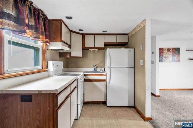 123 Summit Avenue, Elmwood Park, NJ 07407