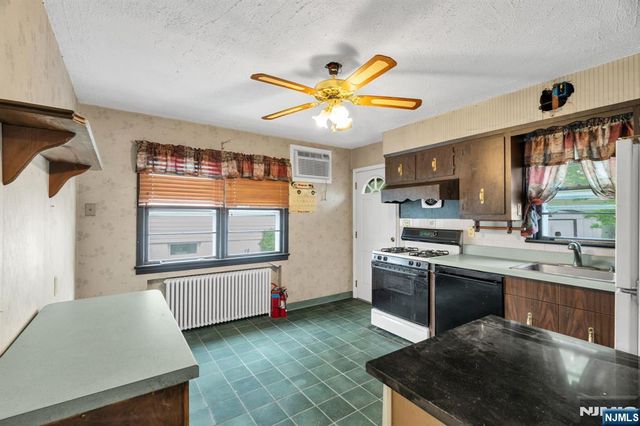 123 Summit Avenue, Elmwood Park, NJ 07407