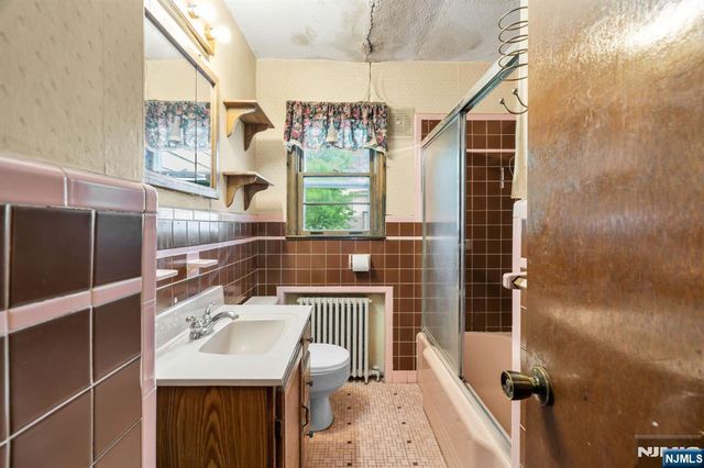 123 Summit Avenue, Elmwood Park, NJ 07407