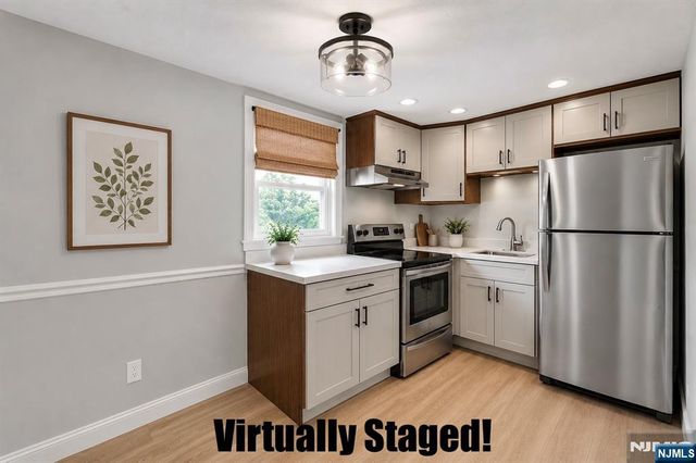 123 Summit Avenue, Elmwood Park, NJ 07407