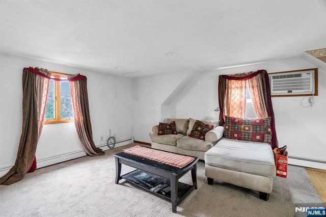 123 Summit Avenue, Elmwood Park, NJ 07407
