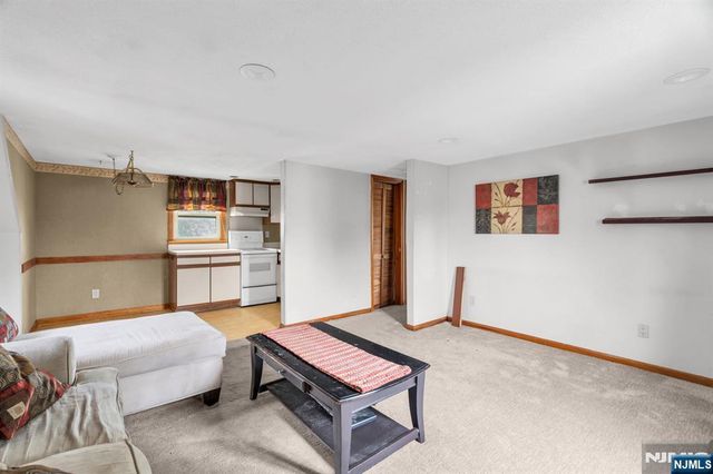 123 Summit Avenue, Elmwood Park, NJ 07407