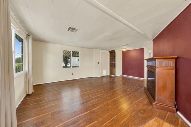 559 Patton Dr, Roseville, CA 95747