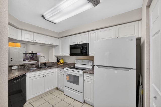 2727 Anzio Court 203, Palm Beach Gardens, FL 33410