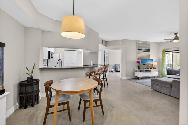 2727 Anzio Court 203, Palm Beach Gardens, FL 33410