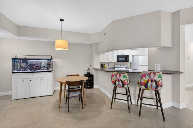 2727 Anzio Court 203, Palm Beach Gardens, FL 33410