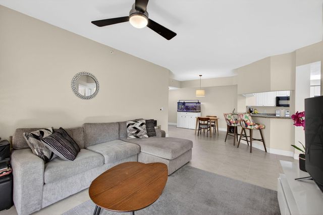 2727 Anzio Court 203, Palm Beach Gardens, FL 33410