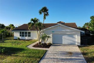 421 Lake Murex CIR, Sanibel, FL 33957