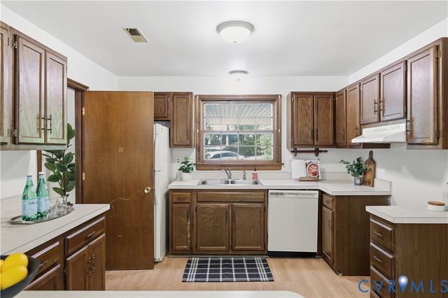 2869 Iverson Rd, Midlothian, VA 23112