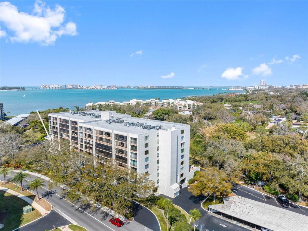 Image 2 of property listing at 220 BELLEVIEW BOULEVARD 310, Belleair, FL 33756