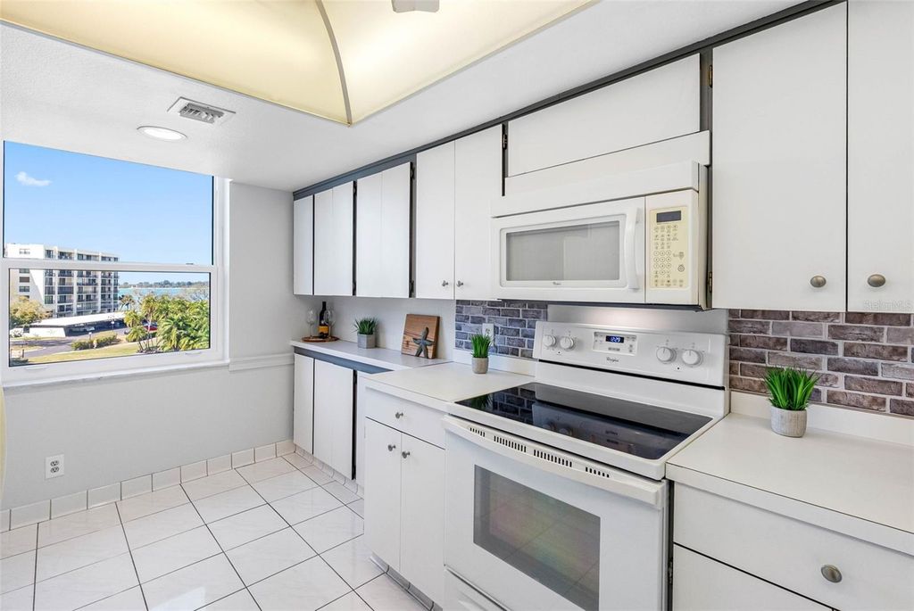 Image 16 of property listing at 220 BELLEVIEW BOULEVARD 310, Belleair, FL 33756