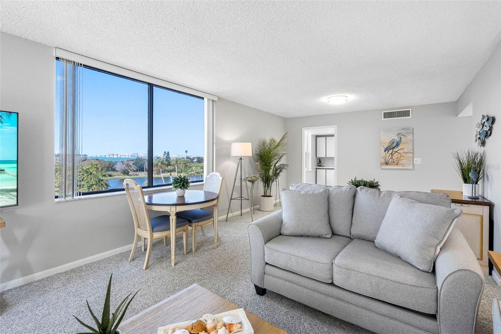 Image 7 of property listing at 220 BELLEVIEW BOULEVARD 310, Belleair, FL 33756