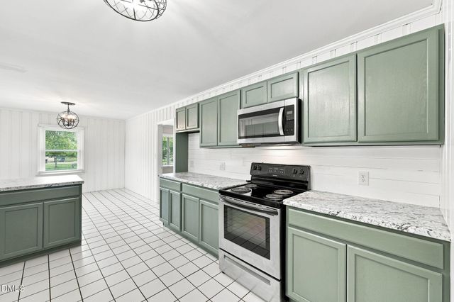 306 Oakgrove Drive, Graham, NC 27253