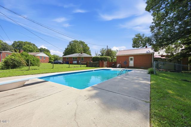 306 Oakgrove Drive, Graham, NC 27253