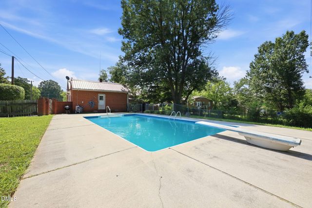 306 Oakgrove Drive, Graham, NC 27253