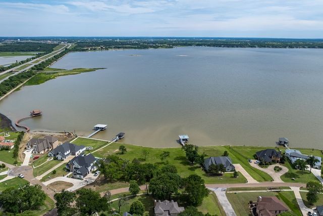 203 Cape Shore Drive, Mabank, TX 75143