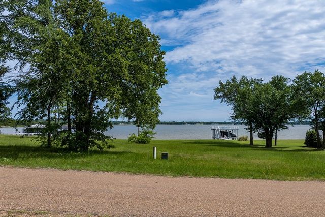 203 Cape Shore Drive, Mabank, TX 75143
