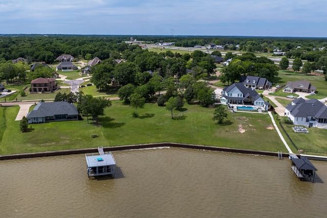 203 Cape Shore Drive, Mabank, TX 75143