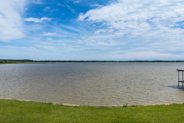 203 Cape Shore Drive, Mabank, TX 75143