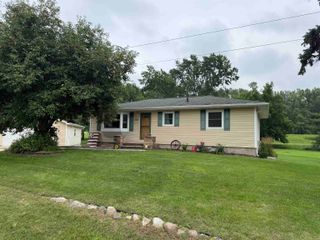 1313 Black Hawk Road, Waterloo, IA 50701