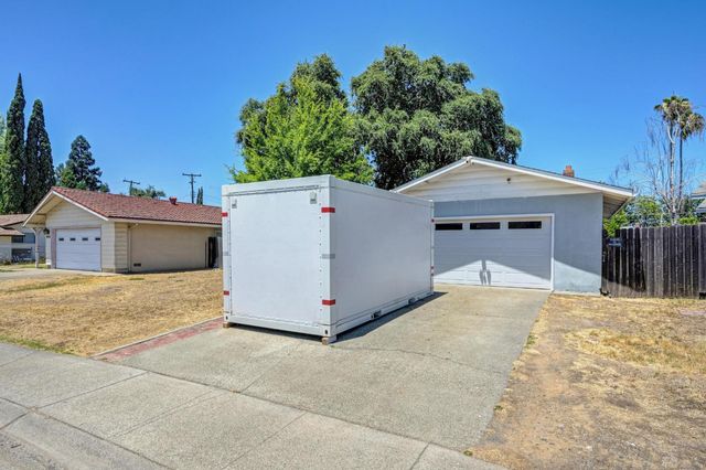 9125 Cecile Way, Sacramento, CA 95826
