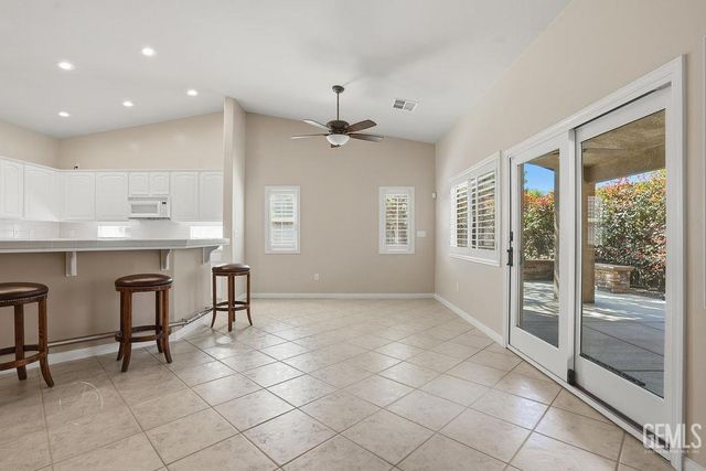 11708 Indian Hawthorne Street, Bakersfield, CA 93311