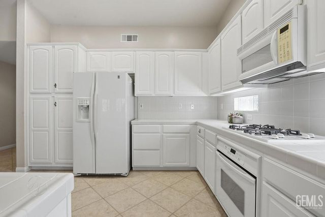 11708 Indian Hawthorne Street, Bakersfield, CA 93311