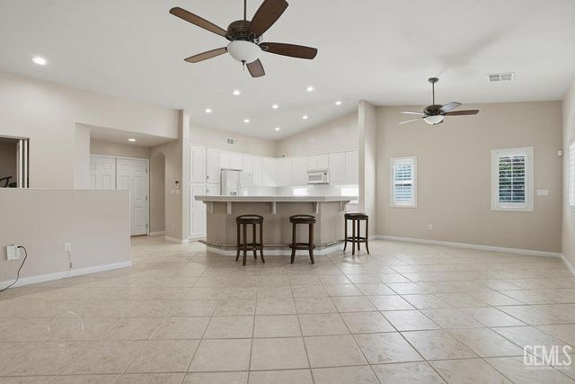 11708 Indian Hawthorne Street, Bakersfield, CA 93311