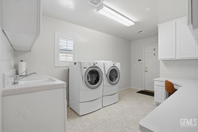 11708 Indian Hawthorne Street, Bakersfield, CA 93311