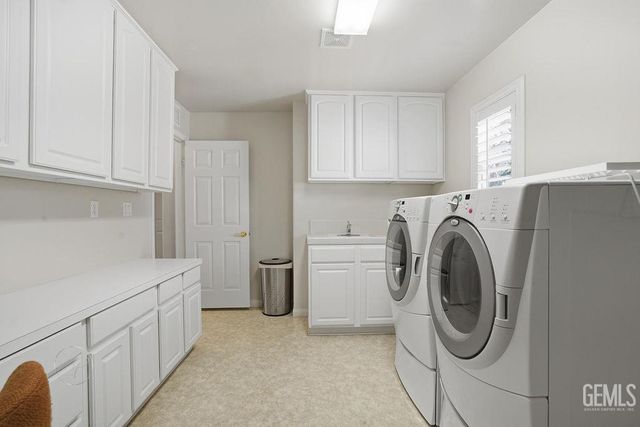 11708 Indian Hawthorne Street, Bakersfield, CA 93311