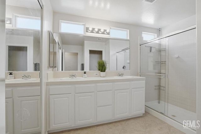 11708 Indian Hawthorne Street, Bakersfield, CA 93311