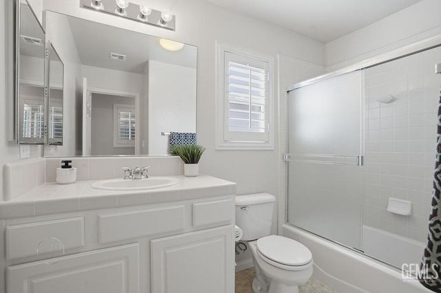 11708 Indian Hawthorne Street, Bakersfield, CA 93311