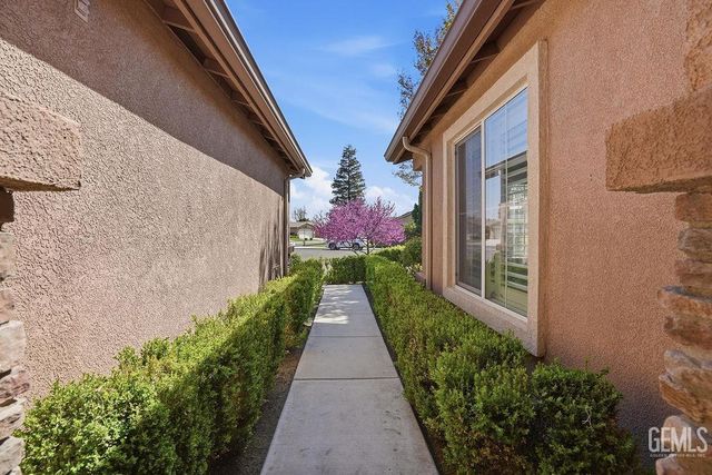 11708 Indian Hawthorne Street, Bakersfield, CA 93311