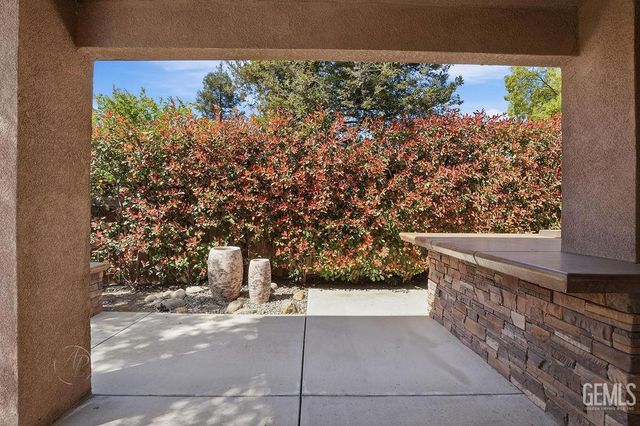 11708 Indian Hawthorne Street, Bakersfield, CA 93311