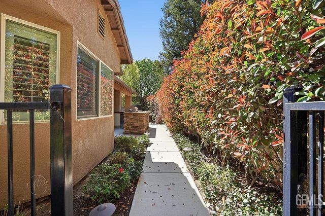 11708 Indian Hawthorne Street, Bakersfield, CA 93311