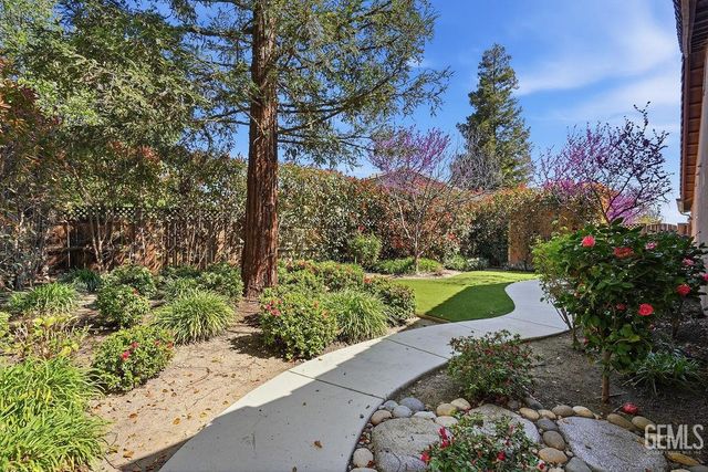 11708 Indian Hawthorne Street, Bakersfield, CA 93311