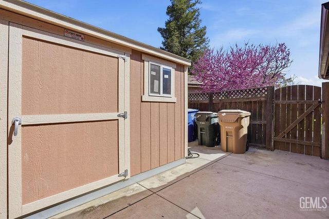 11708 Indian Hawthorne Street, Bakersfield, CA 93311