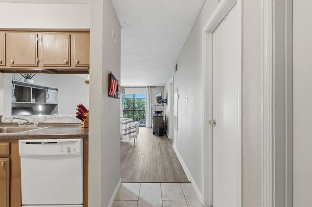 13151 Walden Road 120, Montgomery, TX 77356