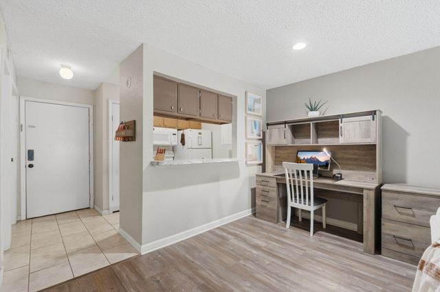 13151 Walden Road 120, Montgomery, TX 77356