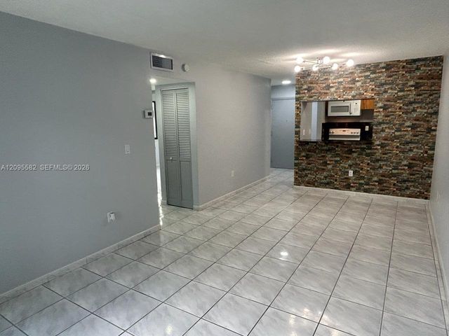 1530 SW 2nd Street 104, Miami, FL 33135