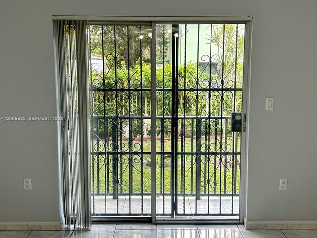 1530 SW 2nd Street 104, Miami, FL 33135