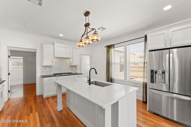 712 W Court Avenue, Las Cruces, NM 88005