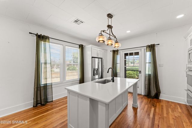 712 W Court Avenue, Las Cruces, NM 88005