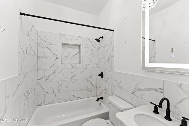 712 W Court Avenue, Las Cruces, NM 88005