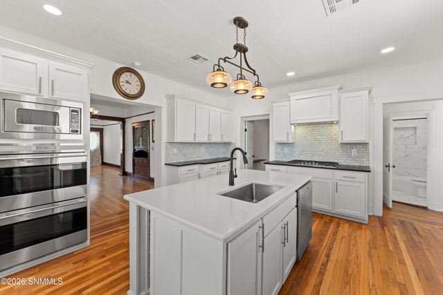 712 W Court Avenue, Las Cruces, NM 88005