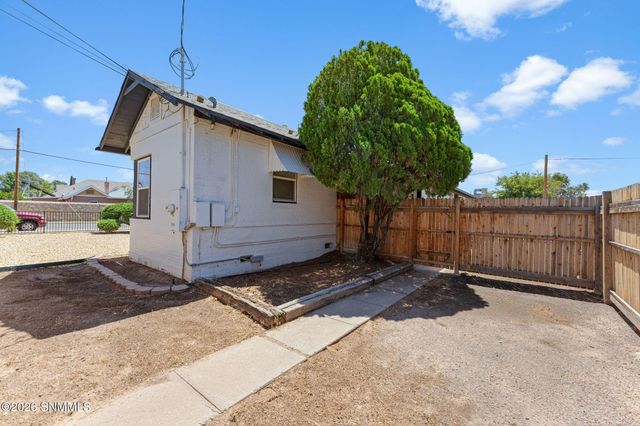 712 W Court Avenue, Las Cruces, NM 88005
